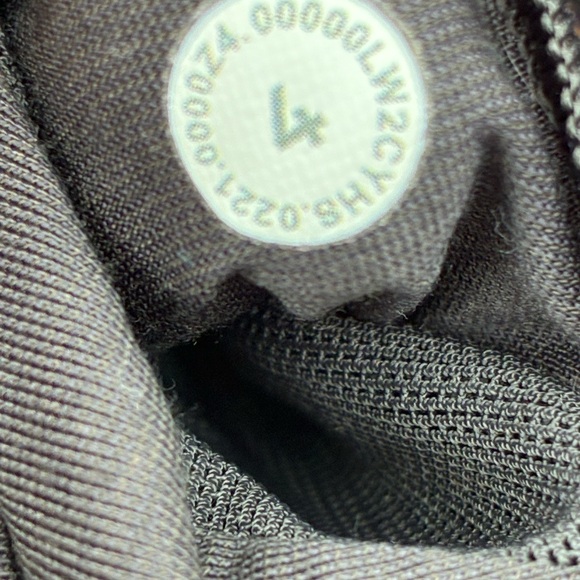 Like new Lululemon wunder under long line bra/medium support C/D cups - Picture 6 of 6